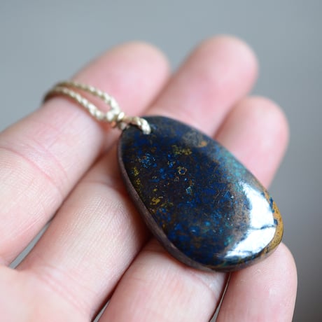 Azurite/藍銅鉱　自然染めシルク大粒の鉱物ネックレス
