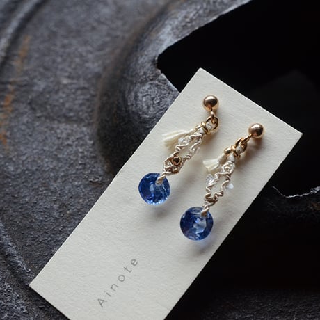 Kyanite/藍晶石　自然染めシルク耳飾り
