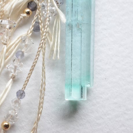 Emerald Banded Beryl/緑柱石　自然染めシルク首飾り