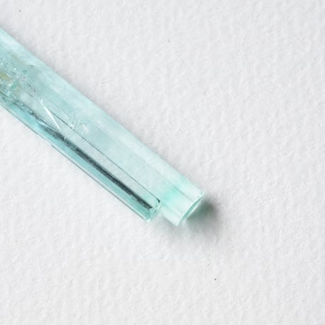 Emerald Banded Beryl/緑柱石　自然染めシルク首飾り