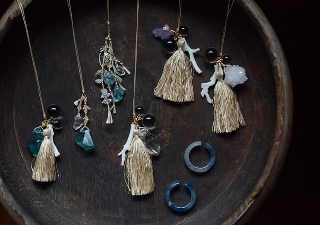 おともさん様✴︎ラブラドライトカービング＆ロードナイト＊ピアス オトモサンサマホシ︎ラブラドライトカービングアンド