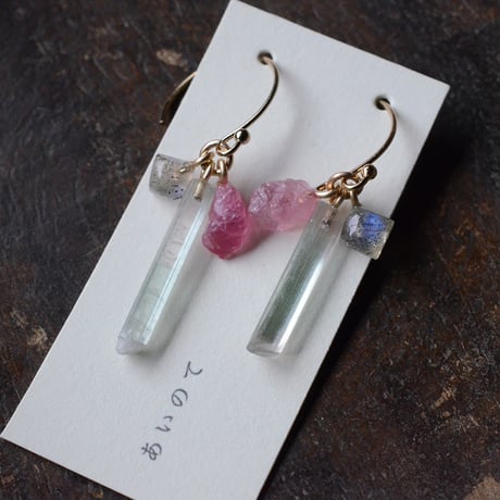 『紫陽花』Tourmaline&Spinel&Labradorite/電気石と尖晶石と曹灰長石　鉱物の耳飾り