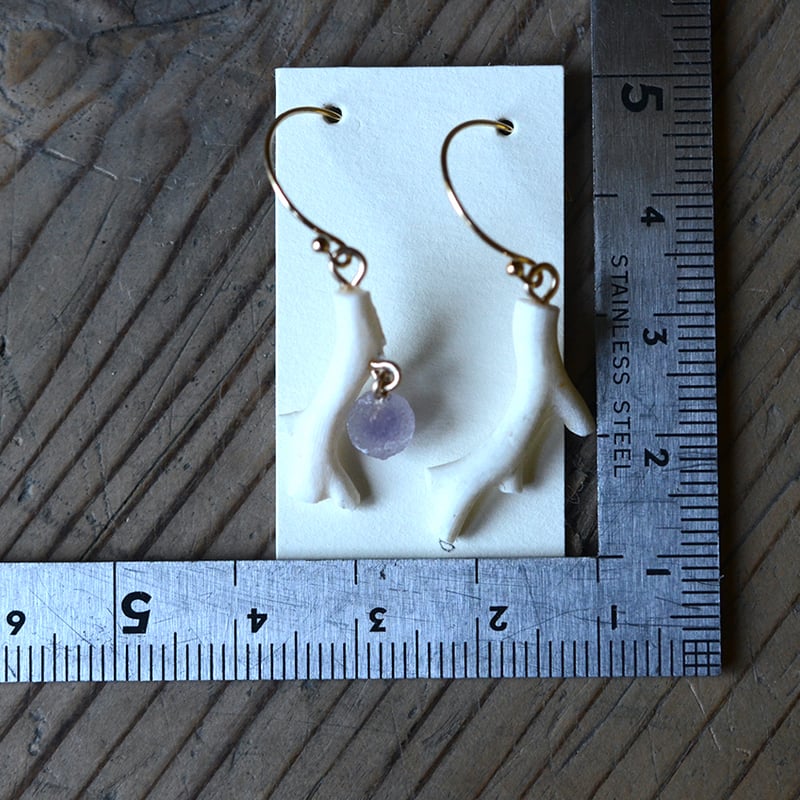 Grape agate/葡萄状瑪瑙 珊瑚と鉱物ピアス | あいのて