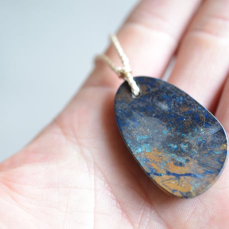 Azurite/藍銅鉱　自然染めシルク大粒の鉱物ネックレス