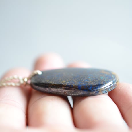 Azurite/藍銅鉱　自然染めシルク大粒の鉱物ネックレス