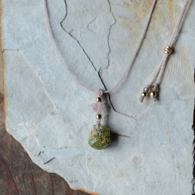 ちかな☺︎ 1点作品☆ 大粒原石ホワイトオパールピアス あいのて