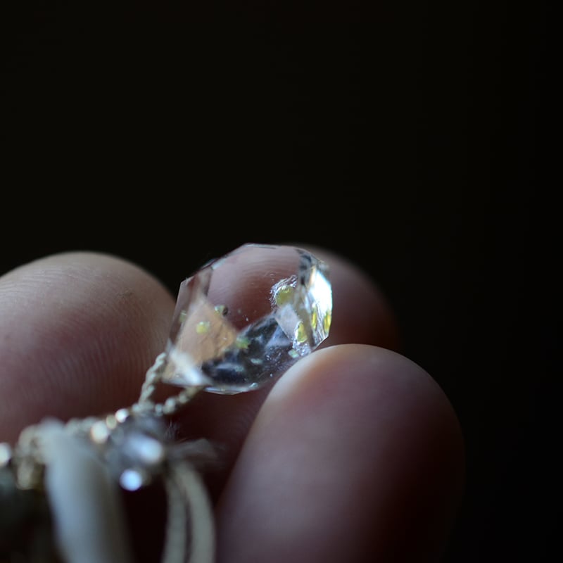 White Garden quartz/庭園水晶 自然染めシルク首飾り | あいのて