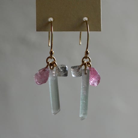 『紫陽花』Tourmaline&Spinel&Labradorite/電気石と尖晶石と曹灰長石　鉱物の耳飾り