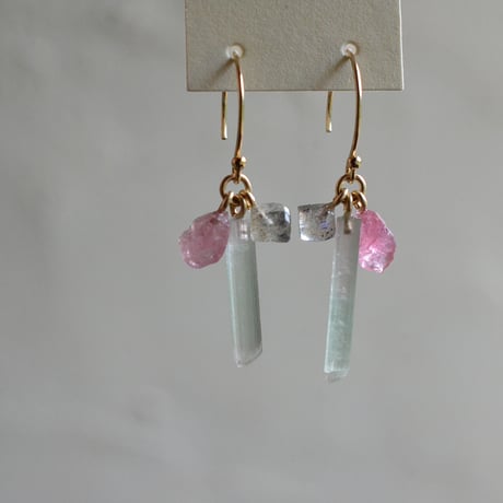 『紫陽花』Tourmaline&Spinel&Labradorite/電気石と尖晶石と曹灰長石　鉱物の耳飾り