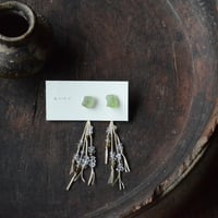 Peridot/橄欖石　自然染めシルクの耳飾り