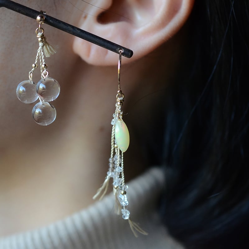 ちかな☺︎ 1点作品☆ 大粒原石ホワイトオパールピアス あいのて