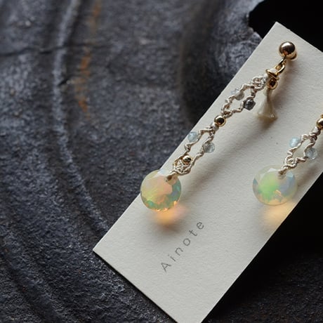 Ethiopian opal/蛋白石　自然染めシルク耳飾り