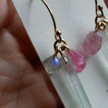 『紫陽花』Tourmaline&Spinel&Labradorite/電気石と尖晶石と曹灰長石　鉱物の耳飾り