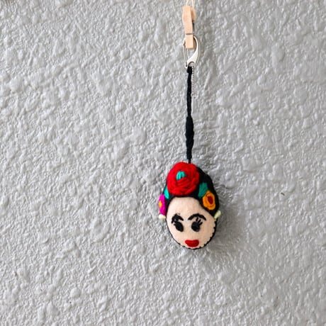 ナスカン付 フェルテッド刺繡ポンポン