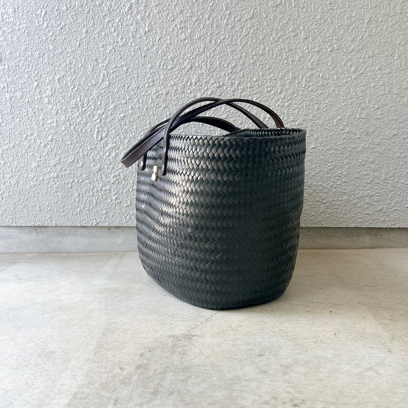 引き取り限定　コンフォートマスター バンブーオーバルテーブル 85 合成パルマ】 舟型xレザーハンドル | Diminutivo