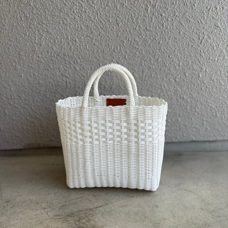 新品 Diminutivo チューブシリーズ 正方形L ナローソリッド です♩ Diminutivo チューブトート ナローソリッド 正方形 Lサイズ