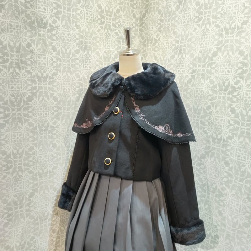 Amavel 新品未使用 Rosette Doll ケープ付ショートコート Amavel】Rosette Dollケープ付ショートコート/125231027 | KIS