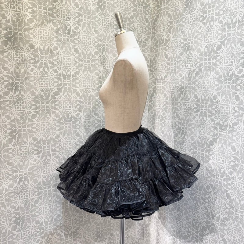 ATELIER PIERROT　パニエ入り3段スカート+タック変形スカート パ二エ入り3段スカート +タック変形スカート：黒赤ゴシック柄