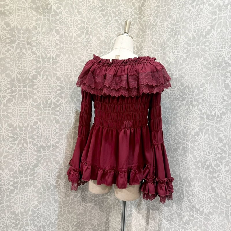 ATELIER-PIERROT】Shirring princess sleeve blous
