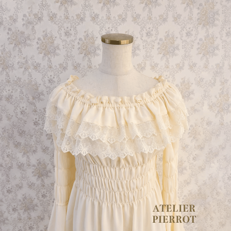 ATELIER-PIERROT】Shirring princess sleeve blous