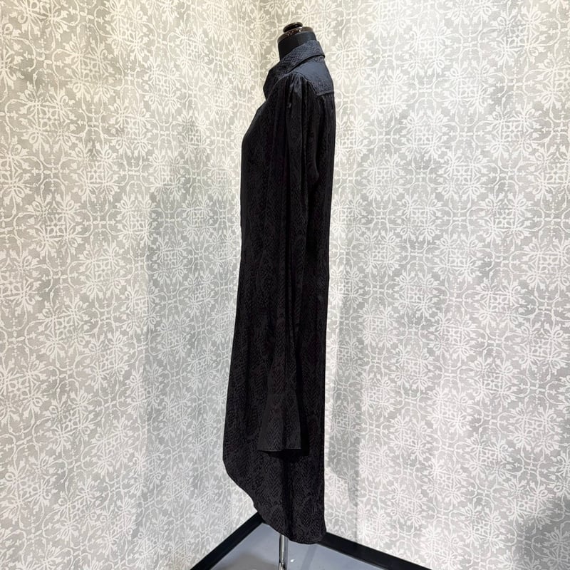 h.NAOTO】 Snake long blouse/CNF29-H114 | KIST O