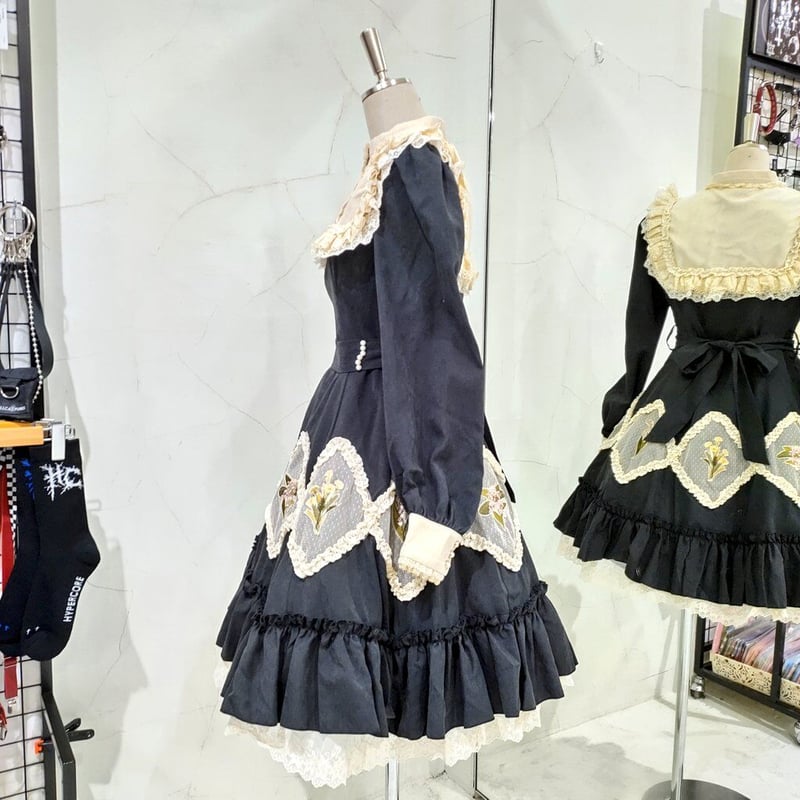 星箱works ベルスーズシリーズ　ワンピース　メイド服　エプロン　すずらん ベルスーズ すずらん刺繍エプロン | HoshibakoWorks