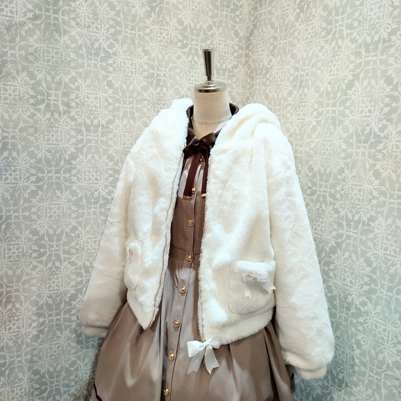 Amavel うさみみふわふわアウター アイボリー ふわふわうさみみファー