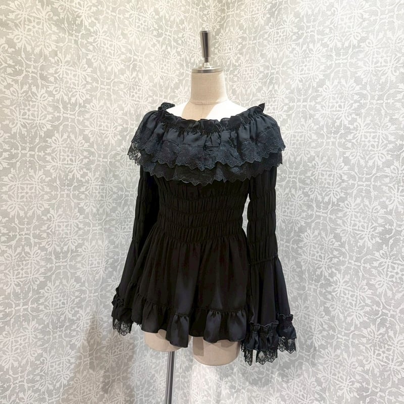 ATELIER PIERROT シャーリング レースブラウス 黒 ATELIER-PIERROT】Shirring princess sleeve blous