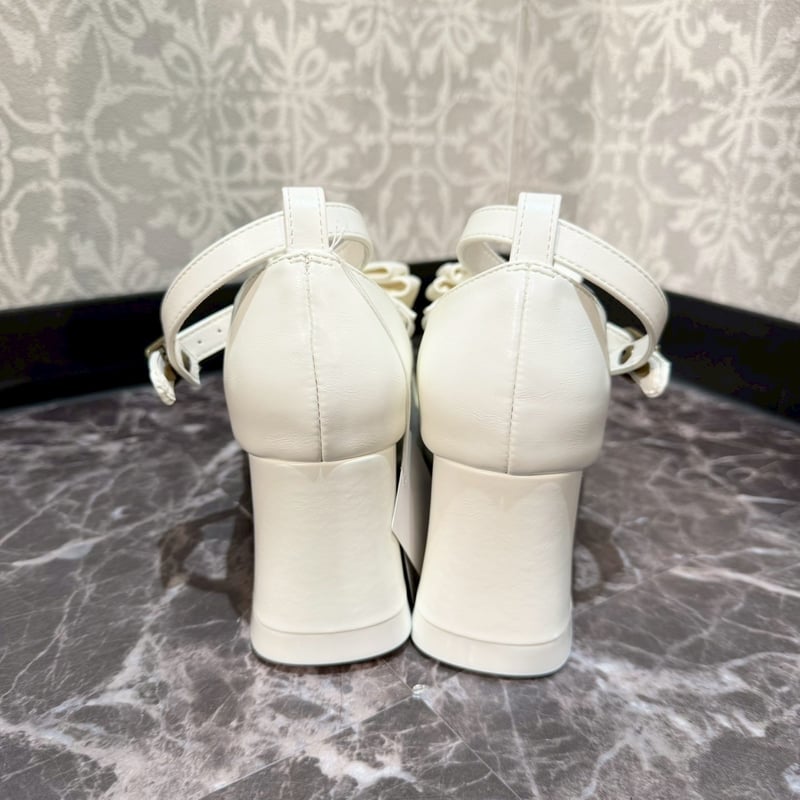 ATELIER PIERROT ホワイト ハイヒール・パンプス ATELIER PIERROT ホワイト ハイヒール・パンプス ストラップパンプス