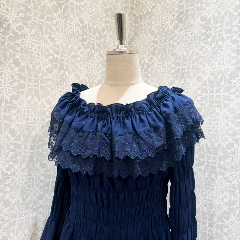 ATELIER-PIERROT】Shirring princess sleeve blous