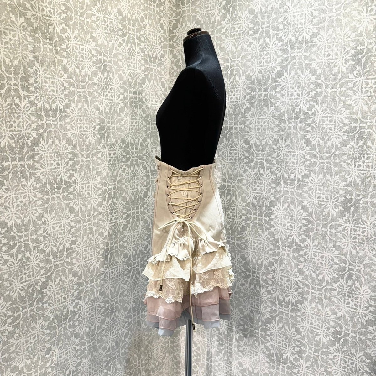 星箱works　フェリドゥロンド　編み上げフリルショートパンツ フェリ・ドウ・ロンド 編み上げショートパンツ | HoshibakoWorks