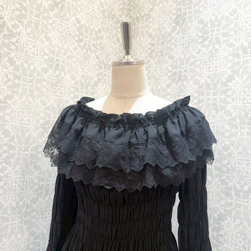 シャーリングプリンセススリーブブラウス（黒）　アトリエピエロ ATELIER-PIERROT】Shirring princess sleeve blous