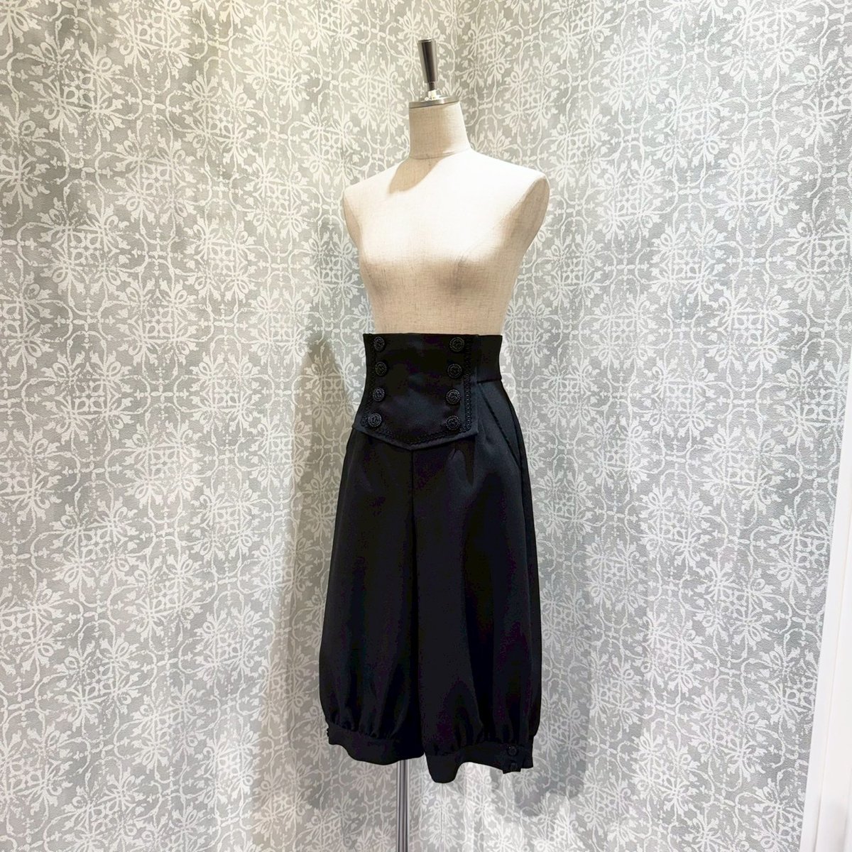 MIHO MATSUDA パンツ・ガーグ Gaagu Short Pants by Miho Matsuda