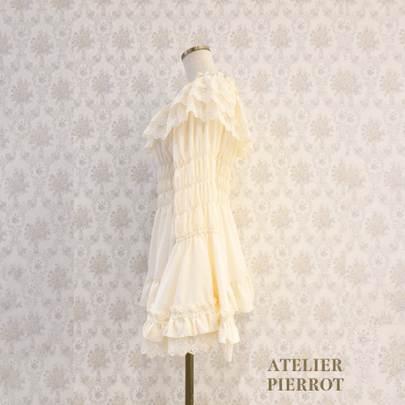 ATELIER-PIERROT】Shirring princess sleeve blous