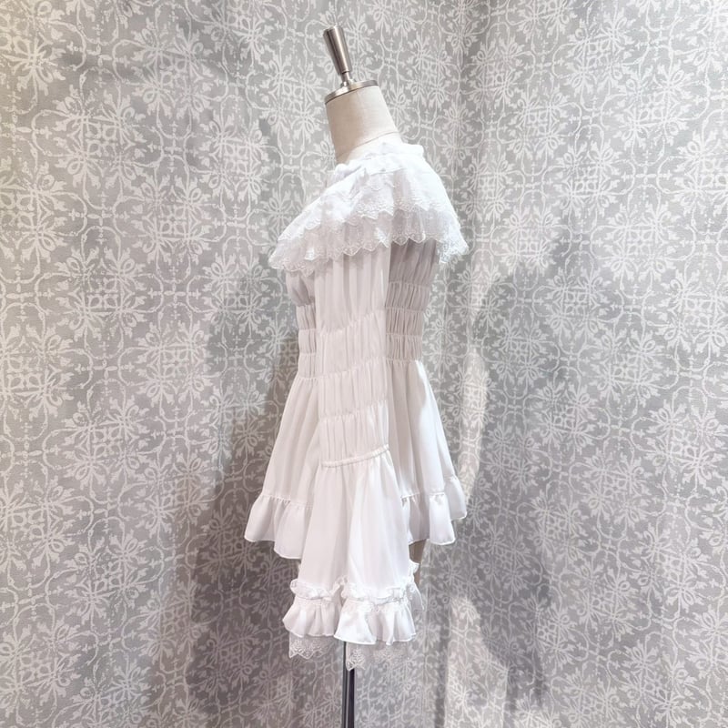 ATELIER-PIERROT】Shirring princess sleeve blous