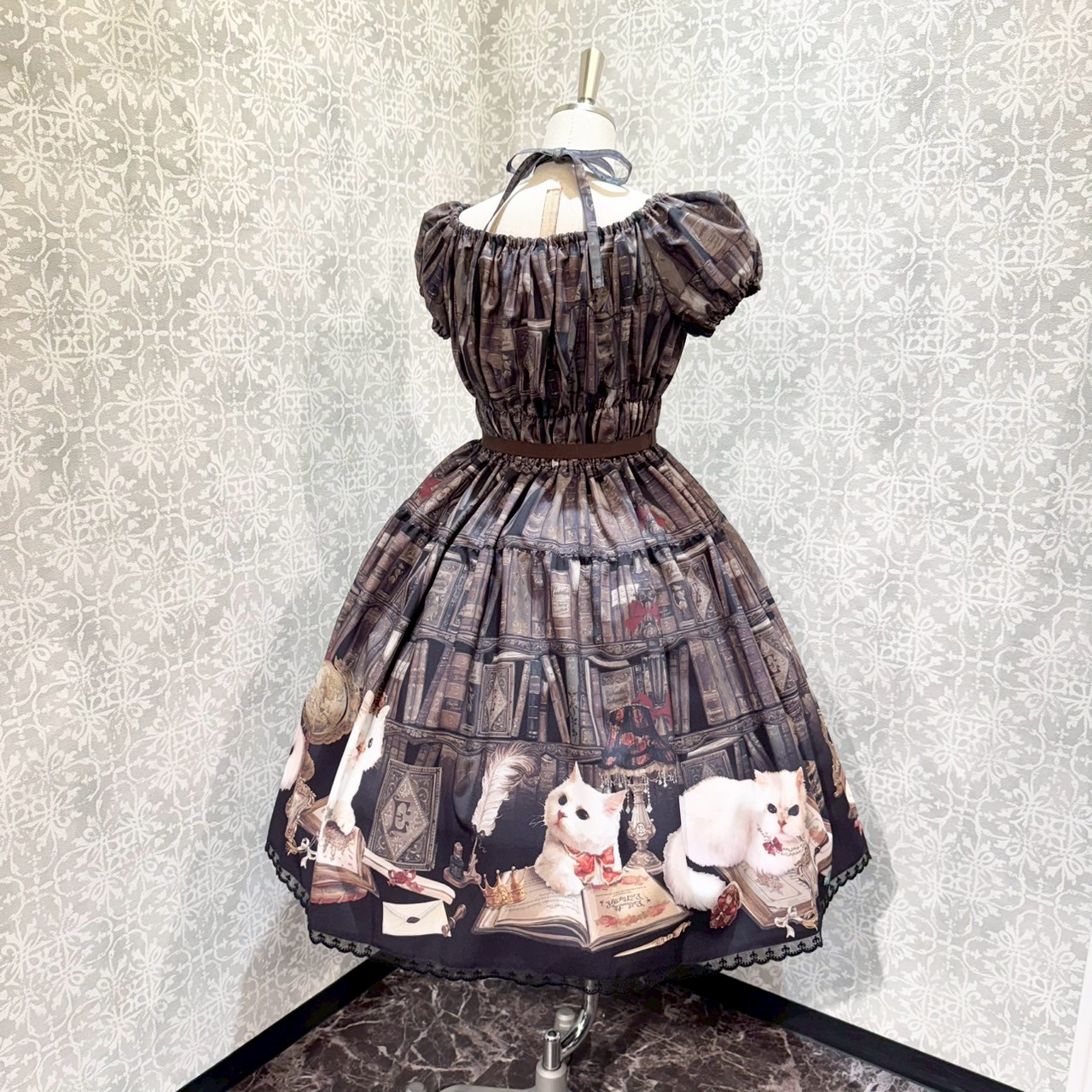 Enchantlic Enchantilly】Queen Cat 〜秘密の書斎〜 ワンピース