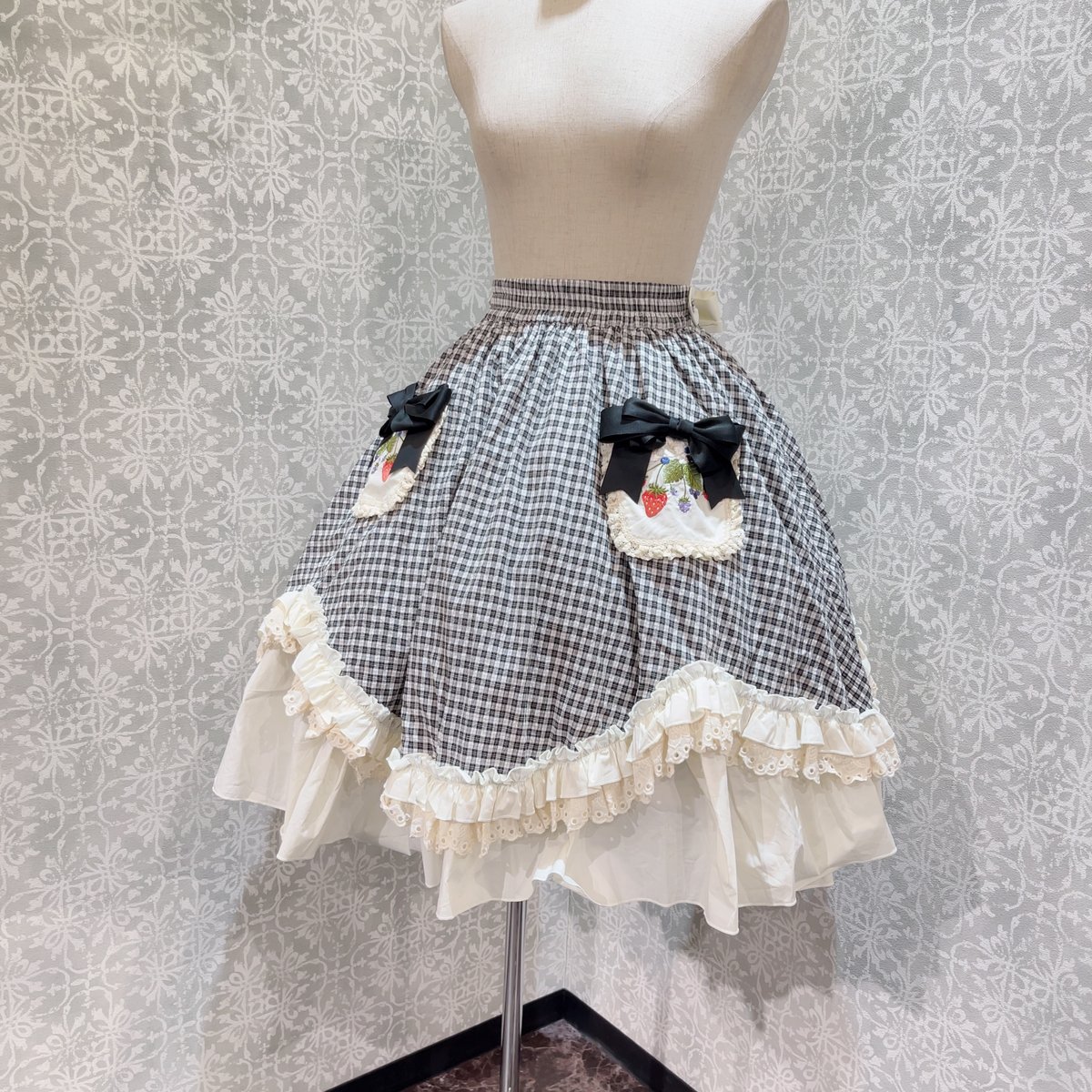 星箱Works】ストロベリー・リボンブーケ いちごアップリケスカート