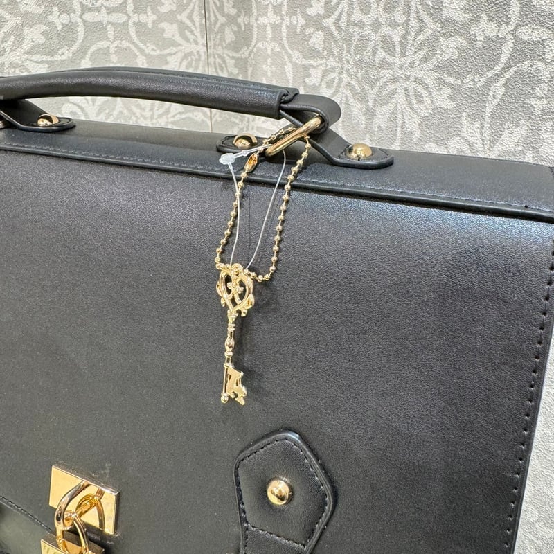 【極美品】LAGHETTO SOPRA ハンドバッグ　カデナ　ベルト鍵付き　A4 LAGHETTO SOPRA トートバックカデナベルト鍵付きイタリア製A4