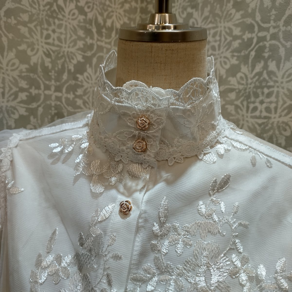 【Lサイズ】Triple*fortune レース刺繍ブラウス（長袖） 白 Lサイズ】Triple*fortune レース刺繍ブラウス（長袖） 白 - メルカリ