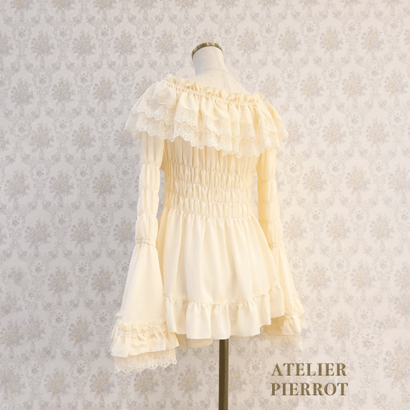 ATELIER-PIERROT】Shirring princess sleeve blous
