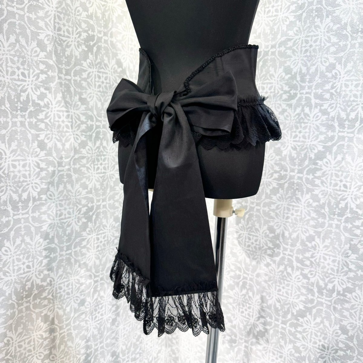 【試着のみ】EnchantlicEnchantilIy リボンコルセット 黒白 fit=scale-down,w=1200