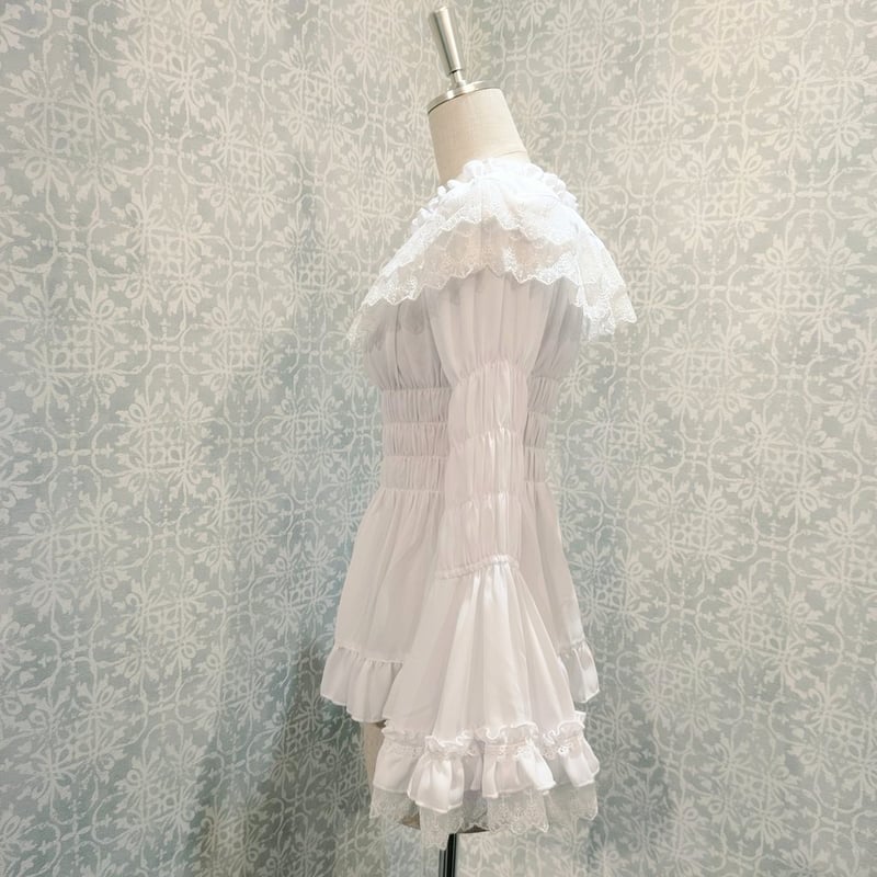 ATELIER-PIERROT】Shirring princess sleeve blous