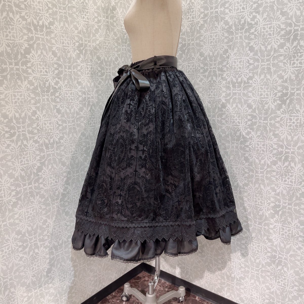 激レア！新品*Triple*fortune／モノトーンローズスカート*黒 Triple*fortune】骸骨少女 スカート | KIST ONLINE STORE