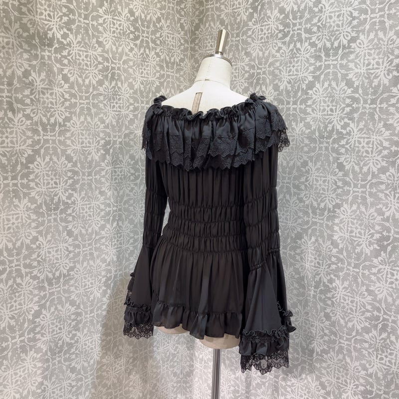 【新品未使用】ATELIER PIERROT♡パフ袖 シャーリングブラウス 黒 ATELIER-PIERROT】Shirring princess sleeve blous