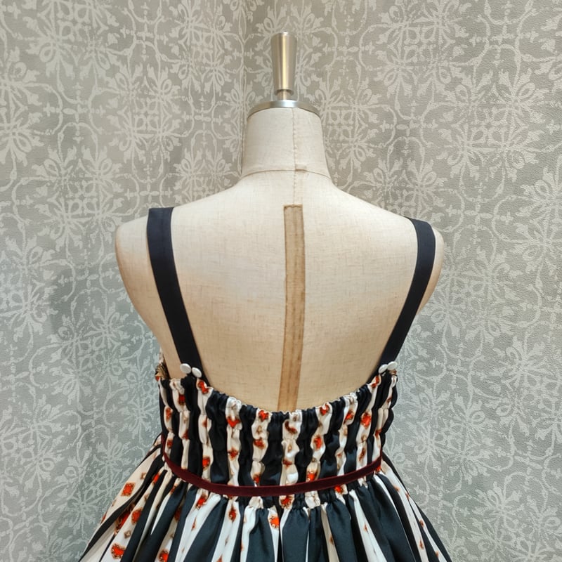 Enchantlic Enchantilly】不思議の国のQueen Cat ジャンパースカ