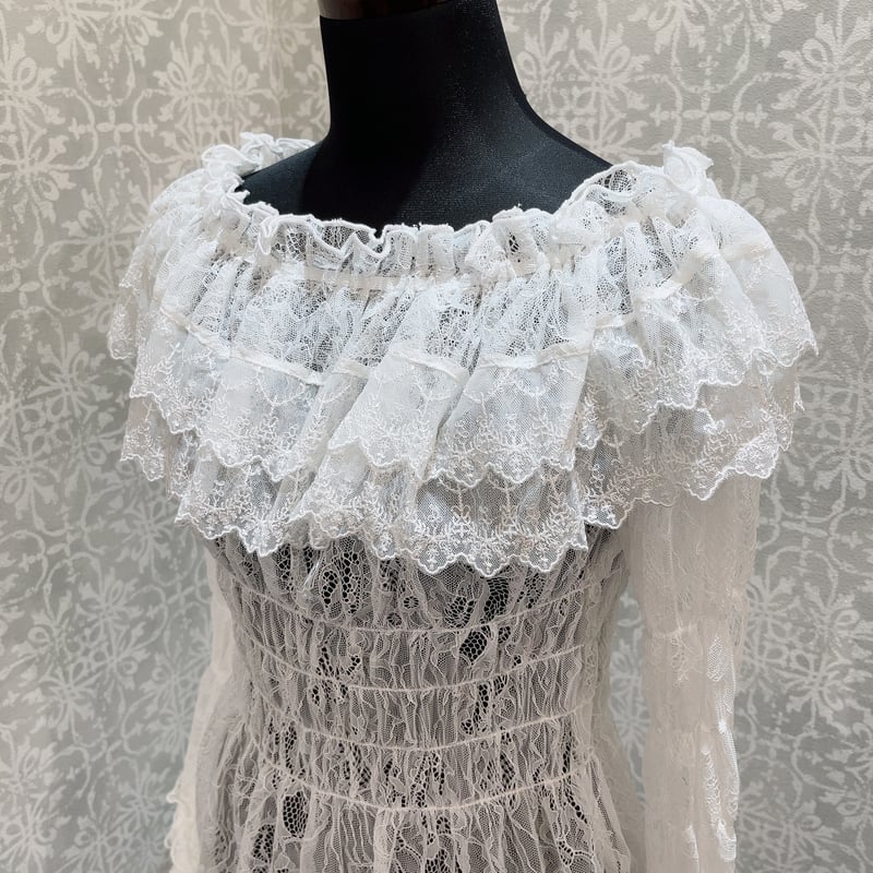 ATELIER-PIERROT】hirring princess sleeve blouse ATELIER-PIERROT】hirring princess sleeve blouse