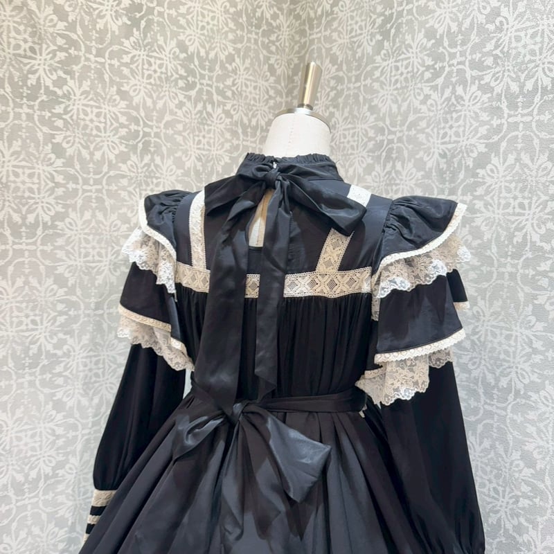 新品⭐︎【星箱Works】リリアンヌ姉妹ワンピース(ロング丈) ベージュ リリアンヌ姉妹 ワンピース(ロング丈) | HoshibakoWorks