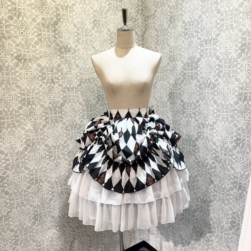 ATELIER PIEROT ホワイト フレアスカート アトリエピエロ ボリュームのある柔らかい素材を使用した黒のパニエを販売する