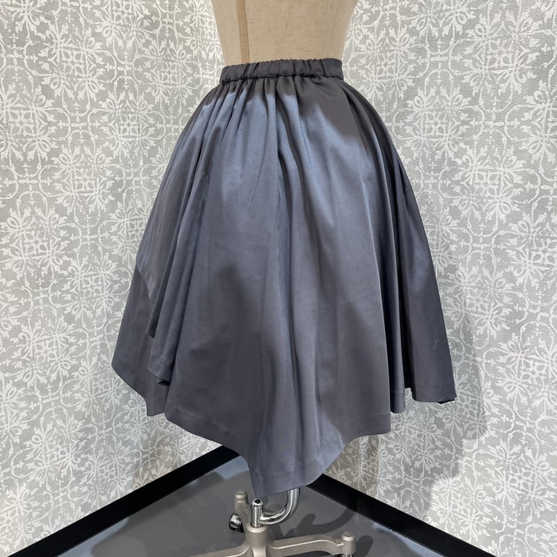 新品未使用Sheglit イレギュラータックスカート グレー
