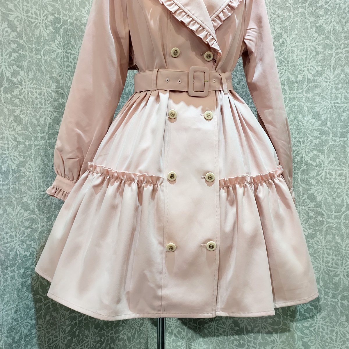 Amavel フリルティアードロングコート MT Amavel / フリルティアードトレンチコート(ロング丈) クロ O-25